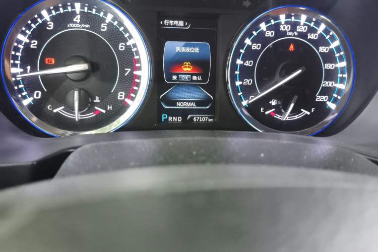 Used CHANGAN CS95 2017 2.0T Two-Wheel Drive Zhituo Edition Odometer Close Up