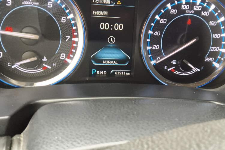Used CHANGAN CS95 2017 2.0T Two-Wheel Drive Zhiyuan Edition Odometer Close Up
