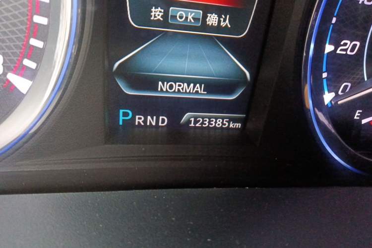 Used CHANGAN CS95 2017 2.0T Four-Wheel Drive ZhiZun Edition Odometer Close Up