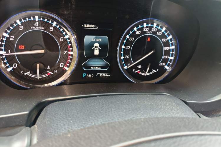 Used CHANGAN CS95 2017 2.0T Two-Wheel Drive Zhiyuan Edition Odometer Close Up