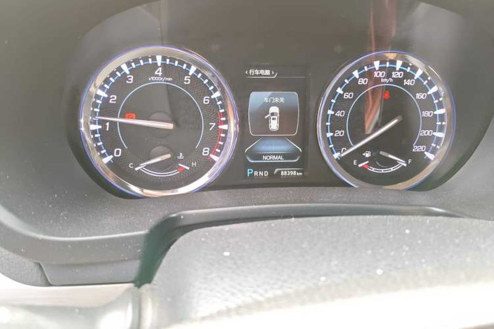 Used CHANGAN CS95 2017 2.0T Two-Wheel Drive Zhitu Edition Odometer Close Up