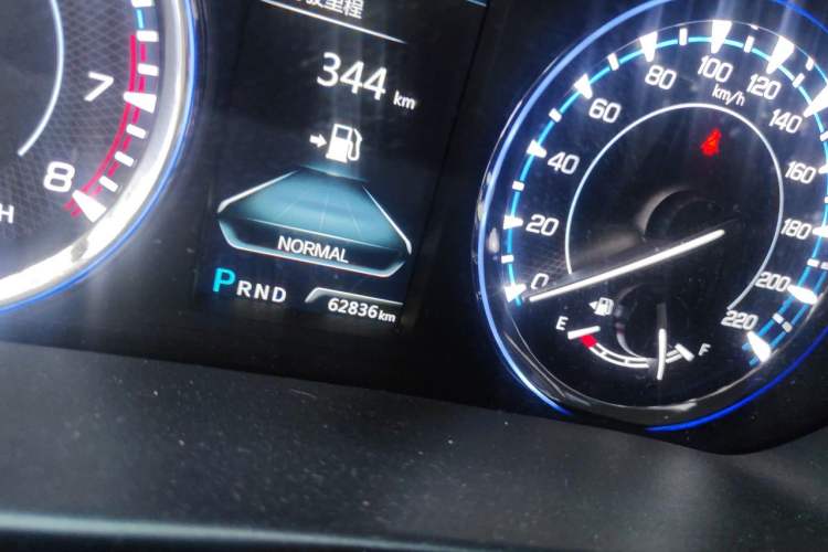 Used CHANGAN CS95 2017 2.0T Two-Wheel Drive Zhituo Edition Odometer Close Up