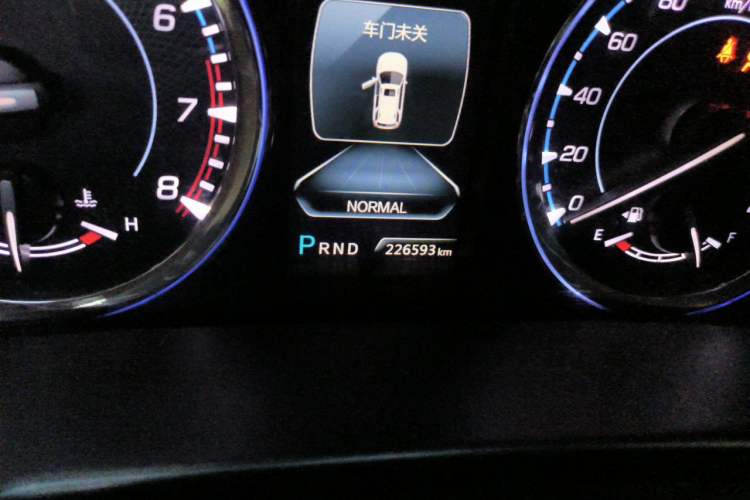 Used CHANGAN CS95 2017 2.0T Four-Wheel Drive SmartDrive Edition Odometer Close Up