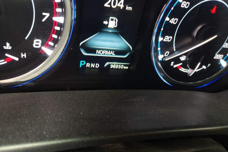 Used CHANGAN CS95 2017 2.0T Two-Wheel Drive Zhitu Edition Odometer Close Up