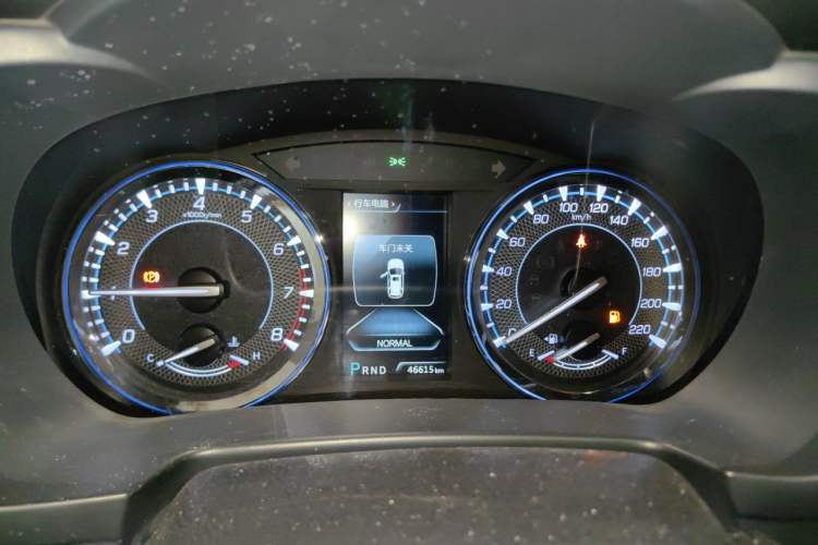 Used CHANGAN CS95 2017 2.0T Four-Wheel Drive ZhiZun Edition Odometer Close Up
