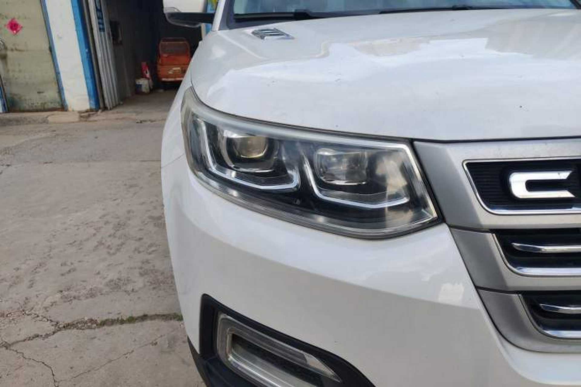 Used CHANGAN CS95 2017 2.0T Two-Wheel Drive Zhitu Edition Right Front Headlight