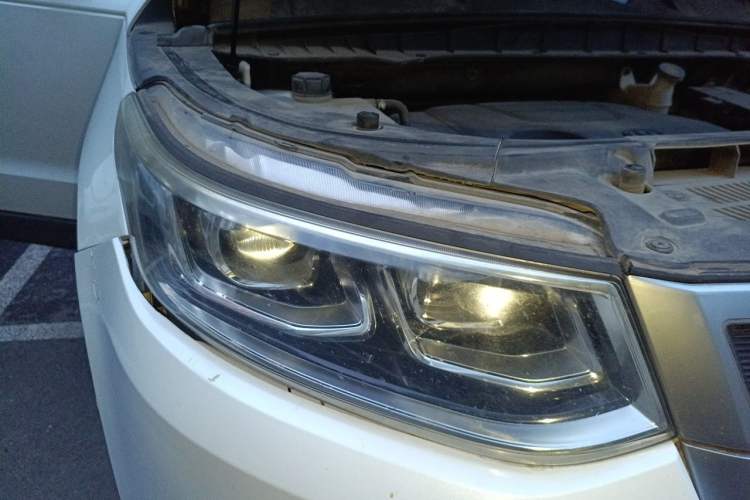 Used CHANGAN CS95 2017 2.0T Four-Wheel Drive SmartDrive Edition Right Front Headlight