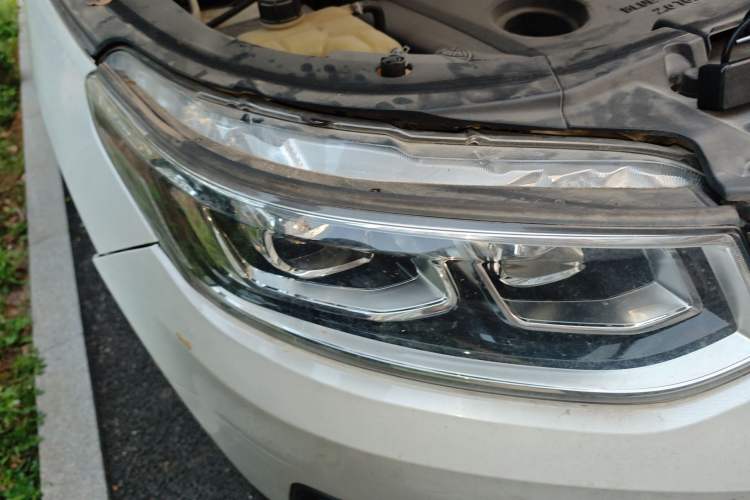 Used CHANGAN CS95 2017 2.0T Four-Wheel Drive ZhiZun Edition Right Front Headlight