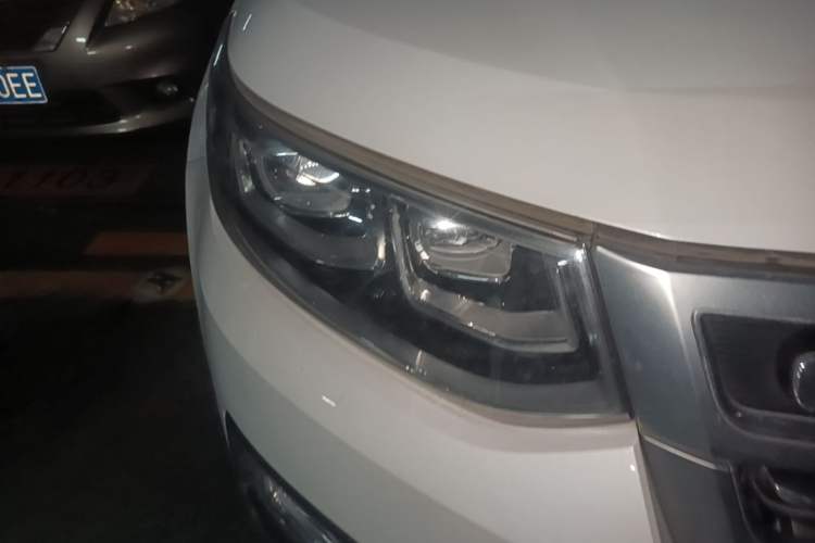 Used CHANGAN CS95 2017 2.0T Two-Wheel Drive Zhitu Edition Right Front Headlight