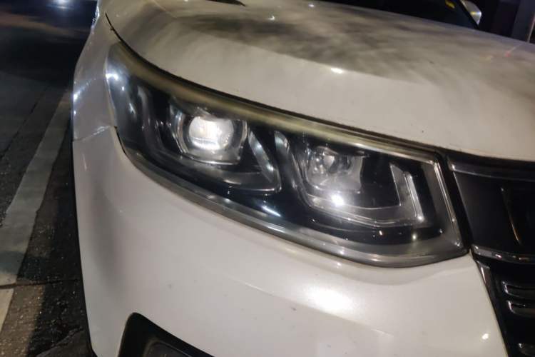 Used CHANGAN CS95 2017 2.0T Two-Wheel Drive Zhituo Edition Right Front Headlight