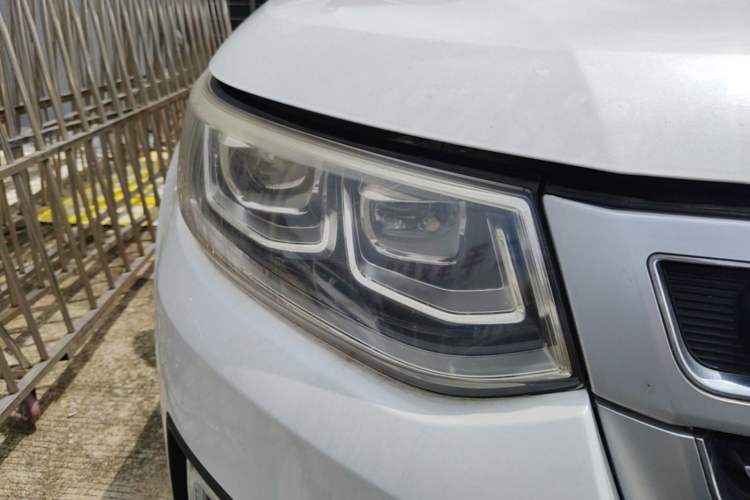 Used CHANGAN CS95 2017 2.0T Two-Wheel Drive Zhitu Edition Right Front Headlight