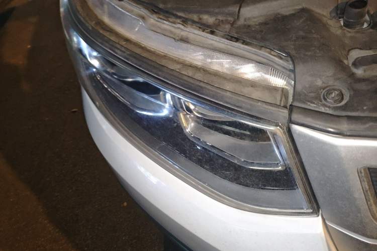 Used CHANGAN CS95 2017 2.0T Four-Wheel Drive SmartDrive Edition Right Front Headlight