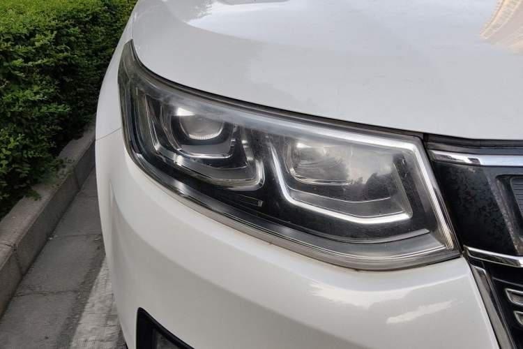 Used CHANGAN CS95 2017 2.0T Four-Wheel Drive ZhiZun Edition Right Front Headlight