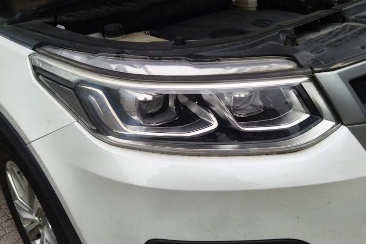 Used CHANGAN CS95 2017 2.0T Two-Wheel Drive Zhiyuan Edition Right Front Headlight