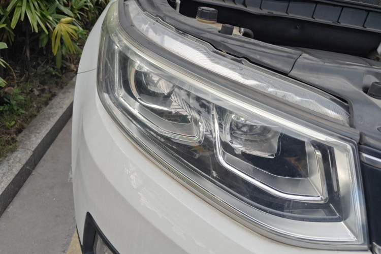 Used CHANGAN CS95 2017 2.0T Two-Wheel Drive Zhitu Edition Right Front Headlight