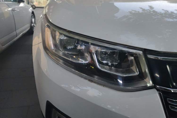 Used CHANGAN CS95 2017 2.0T Two-Wheel Drive Zhituo Edition Right Front Headlight