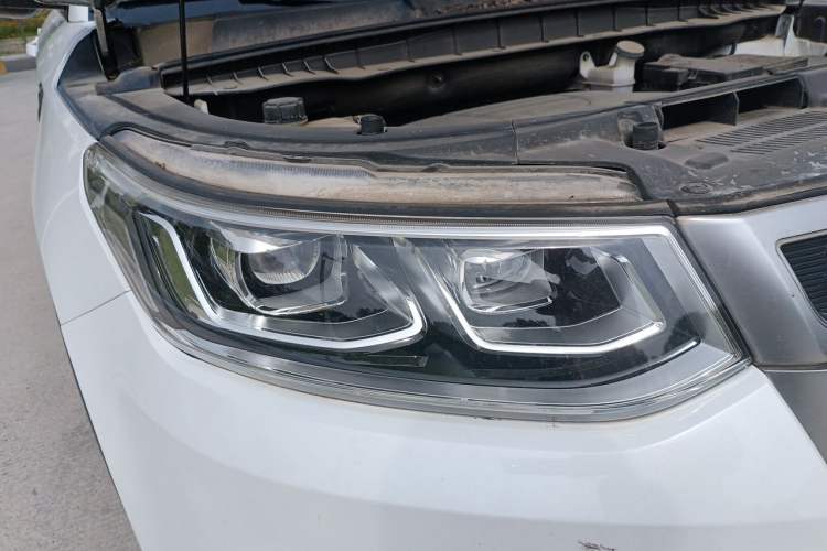 Used CHANGAN CS95 2017 2.0T Two-Wheel Drive Zhiyuan Edition Right Front Headlight
