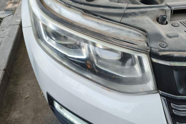 Used CHANGAN CS95 2017 2.0T Two-Wheel Drive Zhituo Edition Right Front Headlight