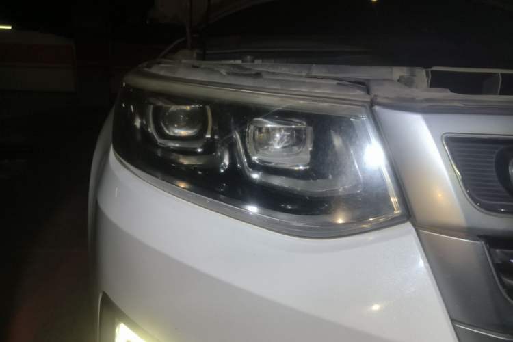 Used CHANGAN CS95 2017 2.0T Four-Wheel Drive SmartDrive Edition Right Front Headlight