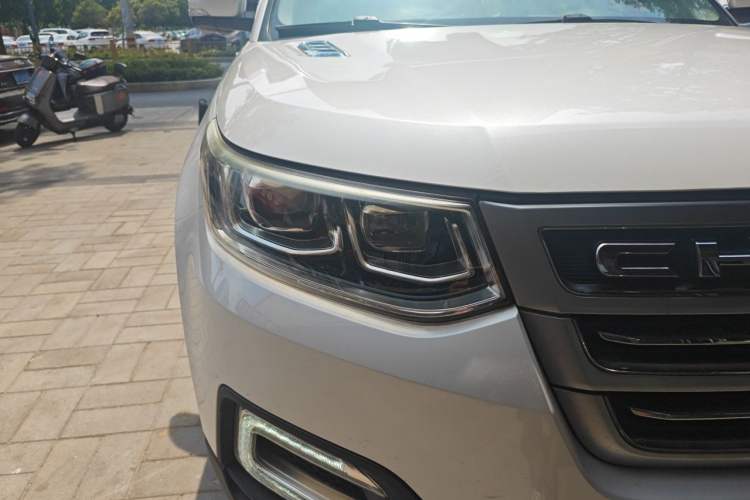 Used CHANGAN CS95 2017 2.0T Two-Wheel Drive Zhitu Edition Right Front Headlight