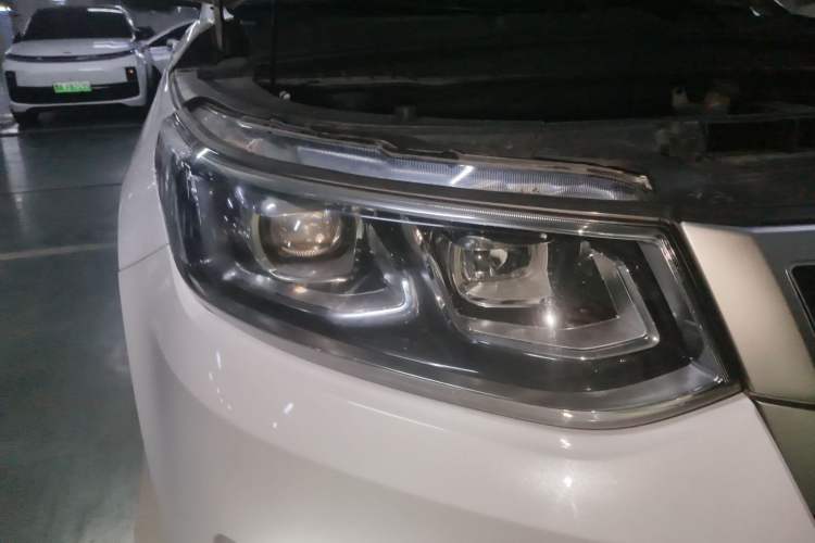 Used CHANGAN CS95 2017 2.0T Two-Wheel Drive Zhitu Edition Right Front Headlight