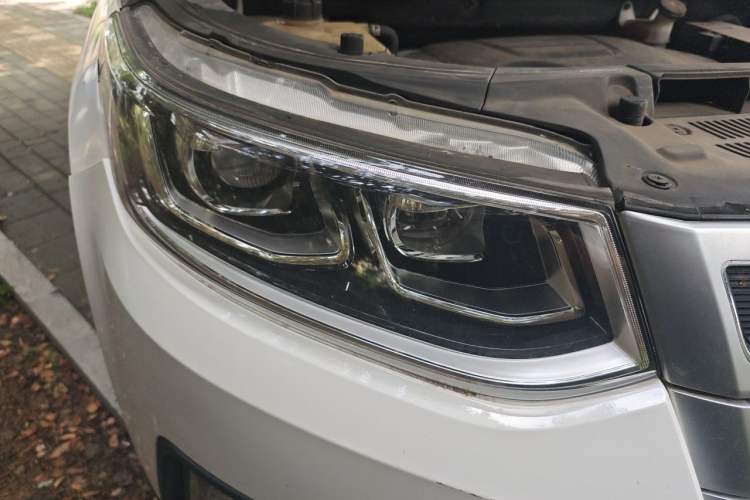 Used CHANGAN CS95 2017 2.0T Two-Wheel Drive Zhiyuan Edition Right Front Headlight
