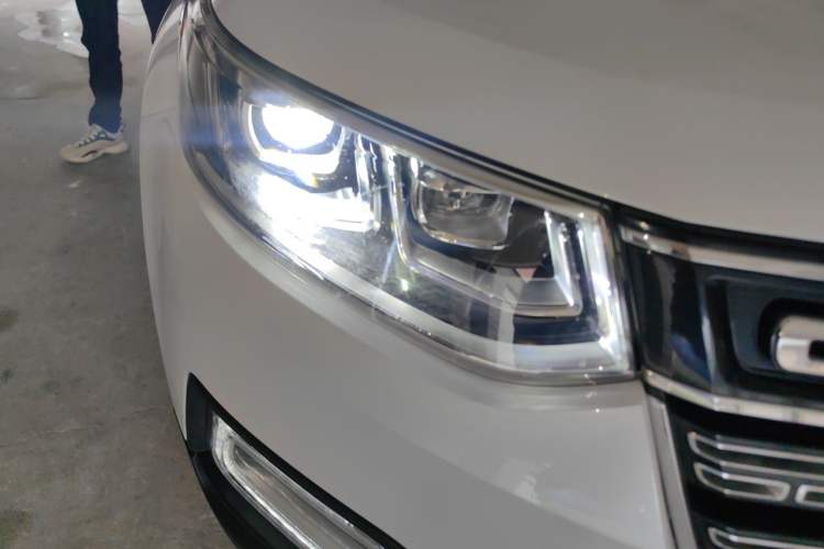 Used CHANGAN CS95 2017 2.0T Four-Wheel Drive ZhiZun Edition Right Front Headlight