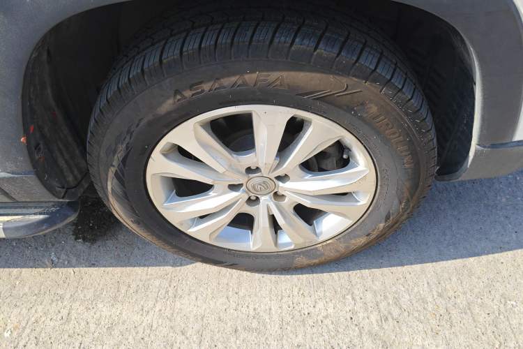 Used CHANGAN CS95 2017 2.0T Two-Wheel Drive Zhiyuan Edition Right Front Wheel Hub