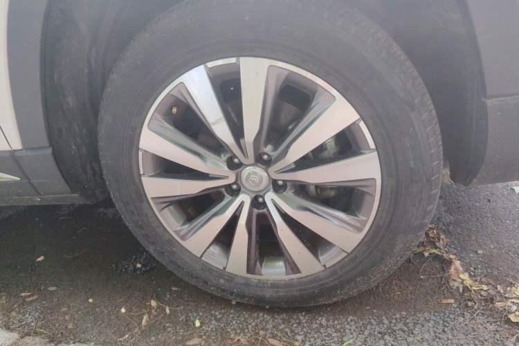 Used CHANGAN CS95 2017 2.0T Two-Wheel Drive Zhitu Edition Right Front Wheel Hub