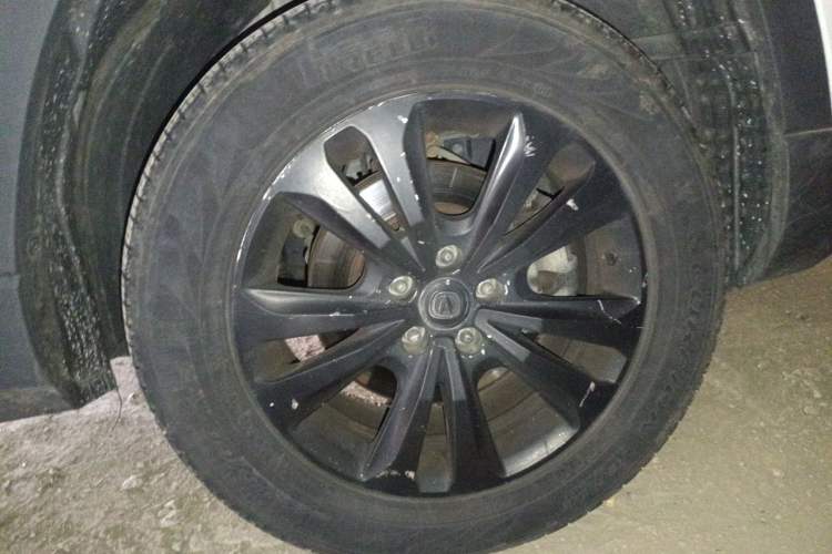 Used CHANGAN CS95 2017 2.0T Two-Wheel Drive Zhiyuan Edition Right Front Wheel Hub