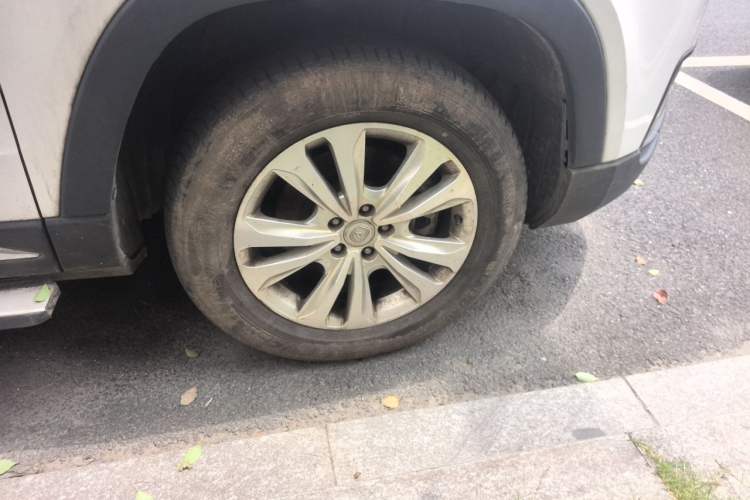 Used CHANGAN CS95 2017 2.0T Two-Wheel Drive Zhiyuan Edition Right Front Wheel Hub