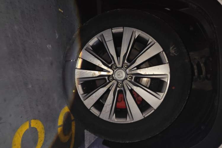 Used CHANGAN CS95 2017 2.0T Four-Wheel Drive SmartDrive Edition Right Front Wheel Hub