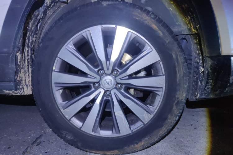 Used CHANGAN CS95 2017 2.0T Two-Wheel Drive Zhituo Edition Right Front Wheel Hub