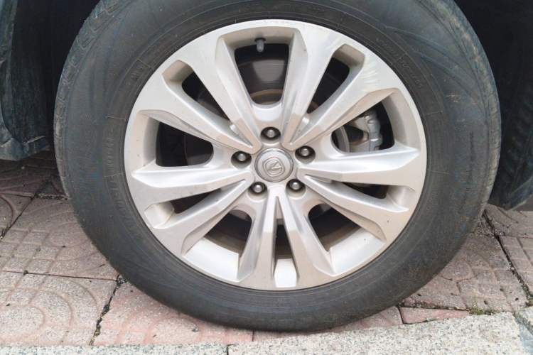 Used CHANGAN CS95 2017 2.0T Two-Wheel Drive Zhiyuan Edition Right Front Wheel Hub