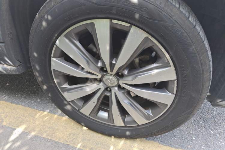 Used CHANGAN CS95 2017 2.0T Two-Wheel Drive Zhitu Edition Right Front Wheel Hub
