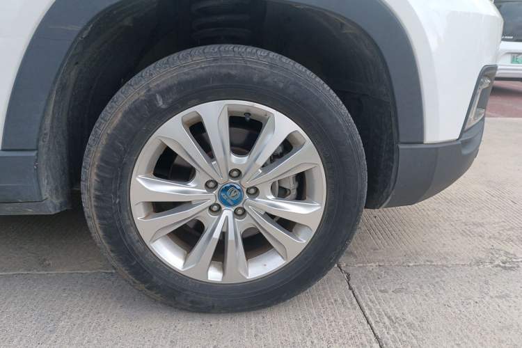 Used CHANGAN CS95 2017 2.0T Two-Wheel Drive Zhiyuan Edition Right Front Wheel Hub