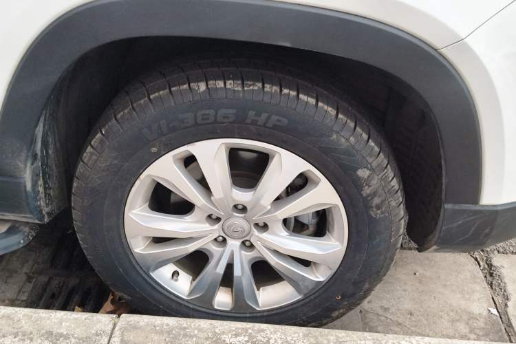 Used CHANGAN CS95 2017 2.0T Two-Wheel Drive Zhiyuan Edition Right Front Wheel Hub