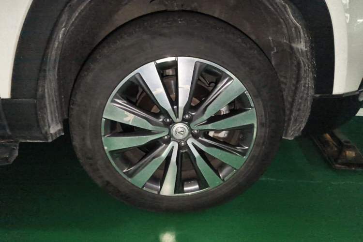 Used CHANGAN CS95 2017 2.0T Two-Wheel Drive Zhituo Edition Right Front Wheel Hub