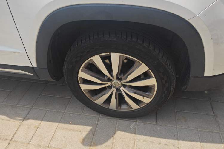 Used CHANGAN CS95 2017 2.0T Two-Wheel Drive Zhitu Edition Right Front Wheel Hub