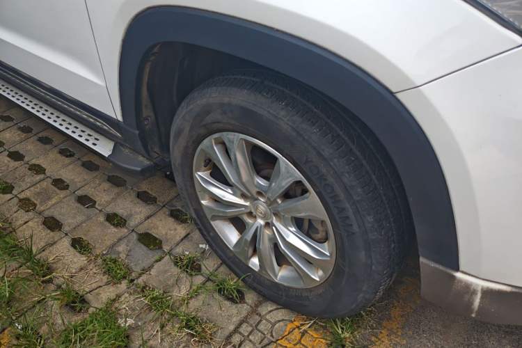 Used CHANGAN CS95 2017 2.0T Two-Wheel Drive Zhiyuan Edition Right Front Wheel Hub