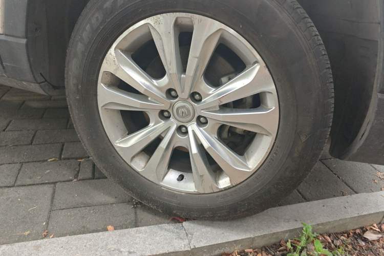 Used CHANGAN CS95 2017 2.0T Two-Wheel Drive Zhiyuan Edition Right Front Wheel Hub