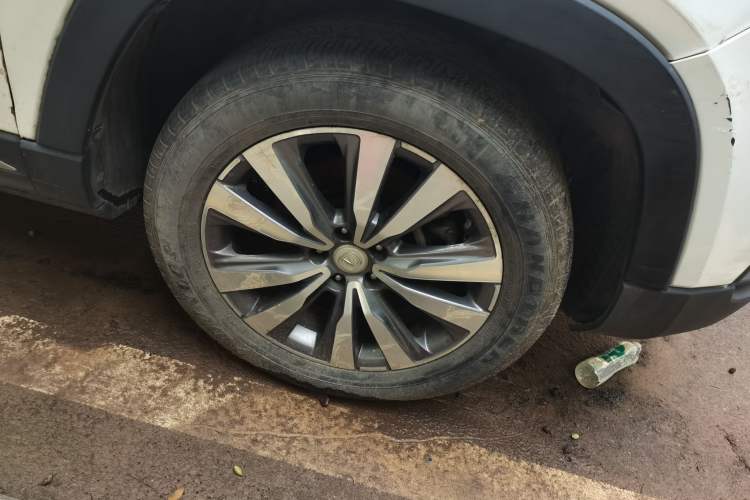 Used CHANGAN CS95 2017 2.0T Two-Wheel Drive Zhitu Edition Right Front Wheel Hub