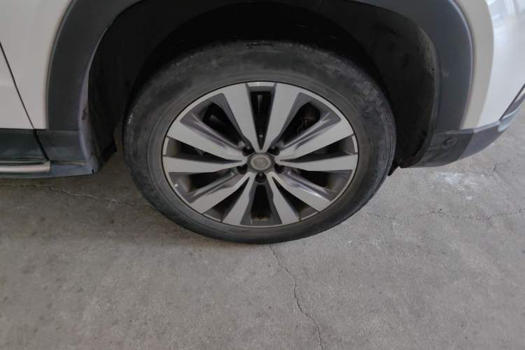 Used CHANGAN CS95 2017 2.0T Four-Wheel Drive ZhiZun Edition Right Front Wheel Hub