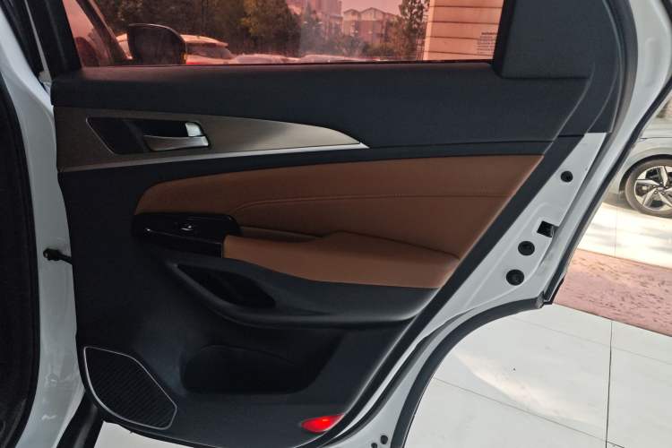 Used CHANGAN CS95 2017 2.0T Two-Wheel Drive Zhitu Edition Right Rear Door Interior