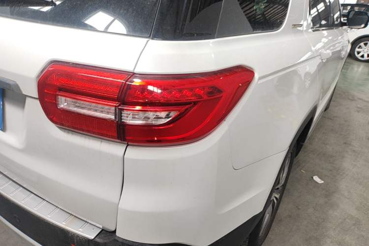 Used CHANGAN CS95 2017 2.0T Two-Wheel Drive Zhituo Edition Right Rear Taillight