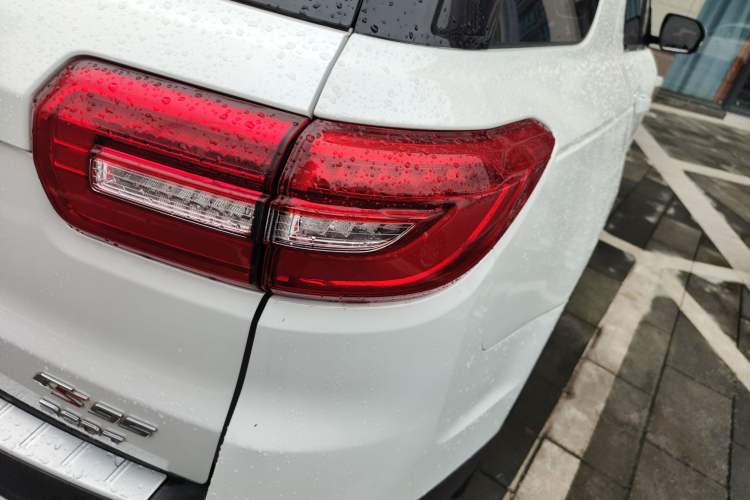 Used CHANGAN CS95 2017 2.0T Two-Wheel Drive Zhitu Edition Right Rear Taillight