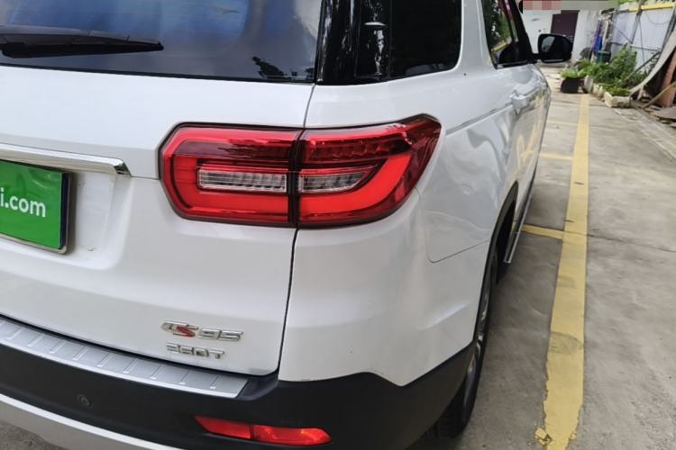 Used CHANGAN CS95 2017 2.0T Four-Wheel Drive SmartDrive Edition Right Rear Taillight