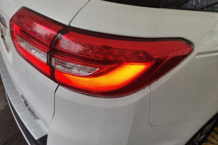 Used CHANGAN CS95 2017 2.0T Two-Wheel Drive Zhitu Edition Right Rear Taillight