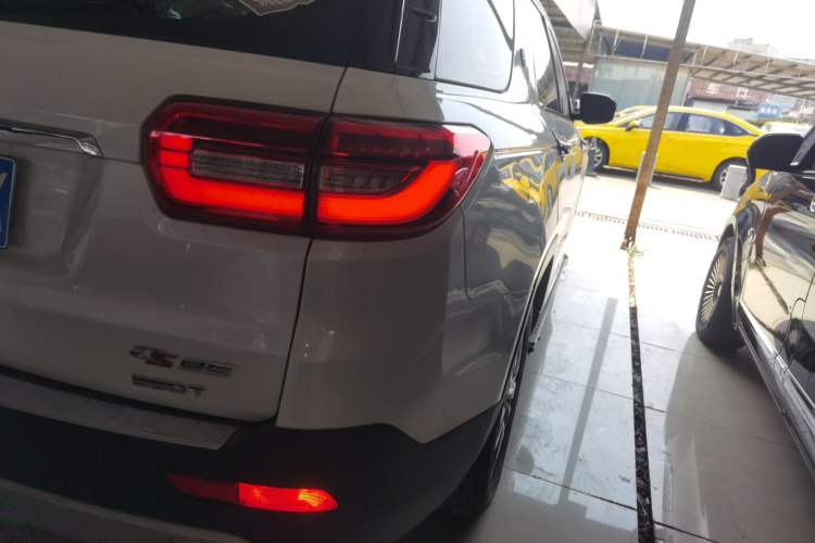 Used CHANGAN CS95 2017 2.0T Two-Wheel Drive Zhitu Edition Right Rear Taillight
