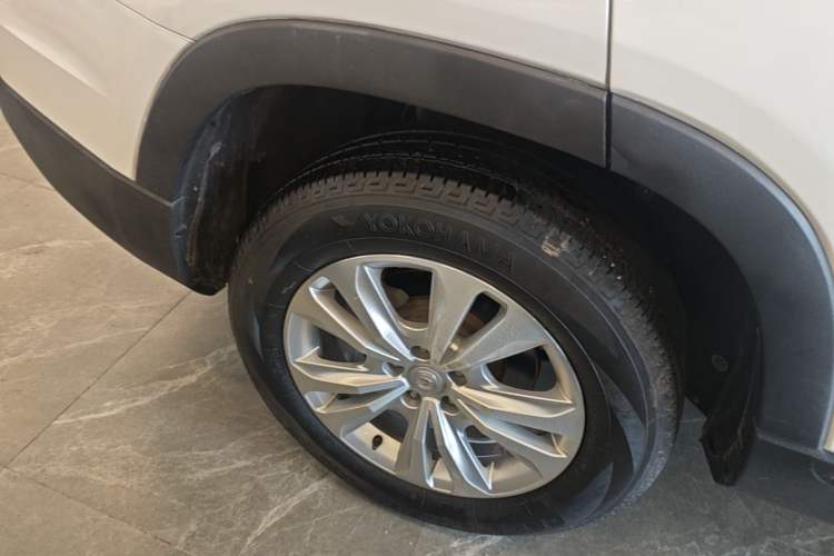 Used CHANGAN CS95 2017 2.0T Two-Wheel Drive Zhiyuan Edition Right Rear Wheel Hub